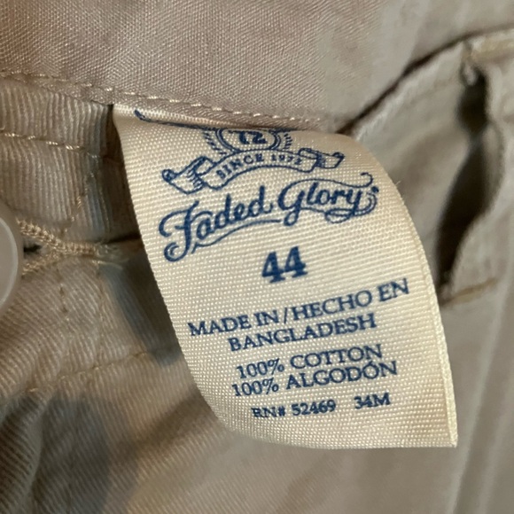 Faded Glory Men’s Khaki shorts. Size 44 - Picture 2 of 3
